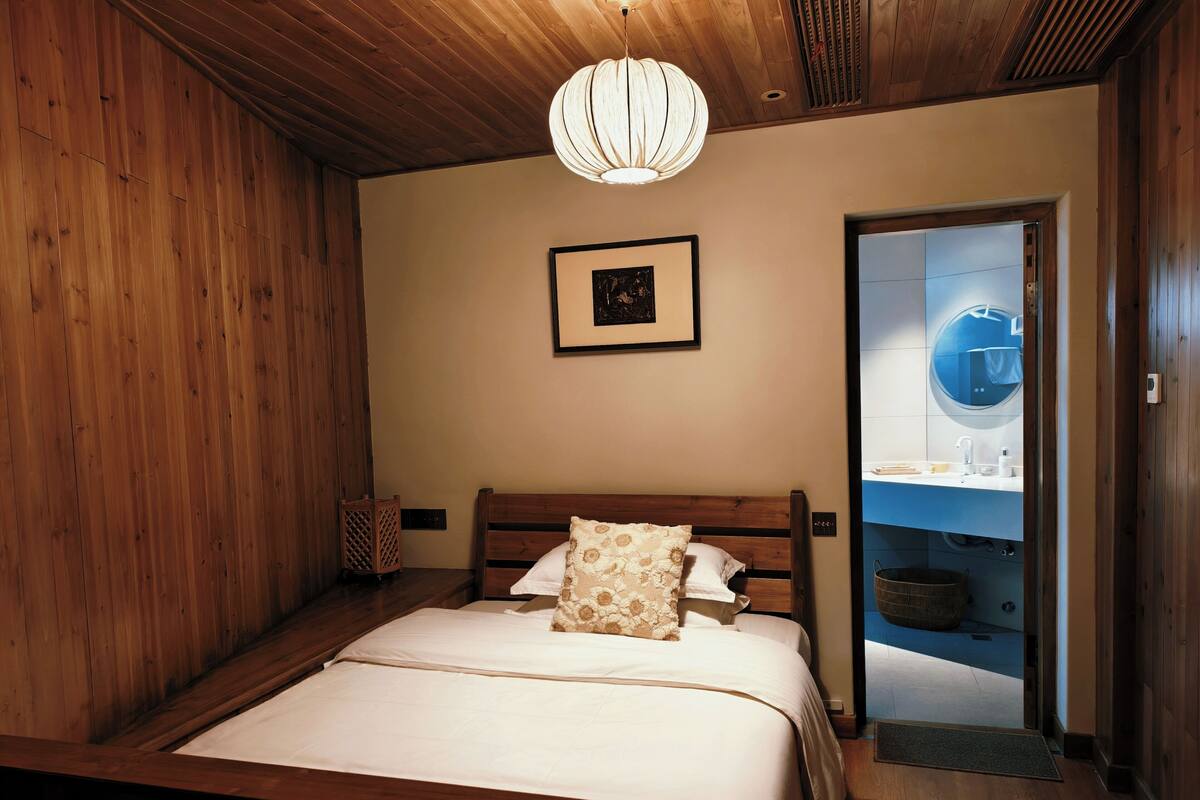 Chambre Simple Deluxe | Rideaux occultants, fer et planche à repasser, Wi-Fi gratuit