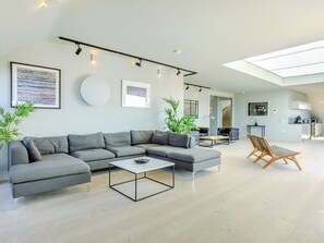 TV, fireplace - 2 bedroom accommodation in Saunton and Braunton (Saunton and Braunton)