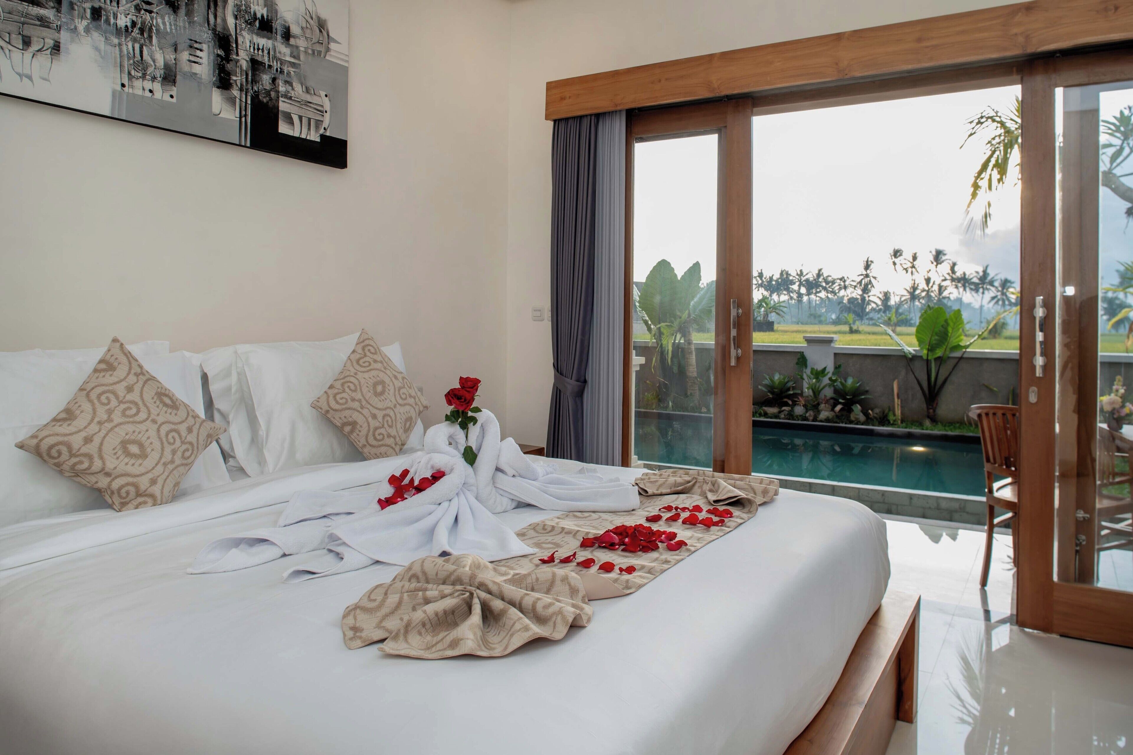 Premium bedding, desk, free WiFi, bed sheets