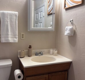 Hair dryer, towels, soap, toilet paper - Heart of Tucson - Near University of Arizona - 7 Min DT & 4 Ave 1B1B (Tucson)