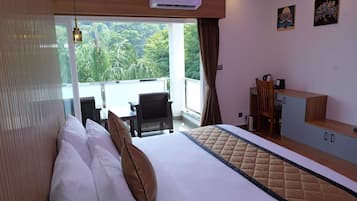 Superior Deluxe Room | Desk, laptop workspace, soundproofing, free WiFi