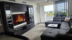 Smart TV - Salt Apartments Unit 16, 12 Bright Place, Birtinya (Birtinya)