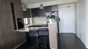 Private kitchen - Salt Apartments Unit 16, 12 Bright Place, Birtinya (Birtinya)