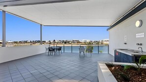 Outdoor dining - Salt Apartments Unit 16, 12 Bright Place, Birtinya (Birtinya)