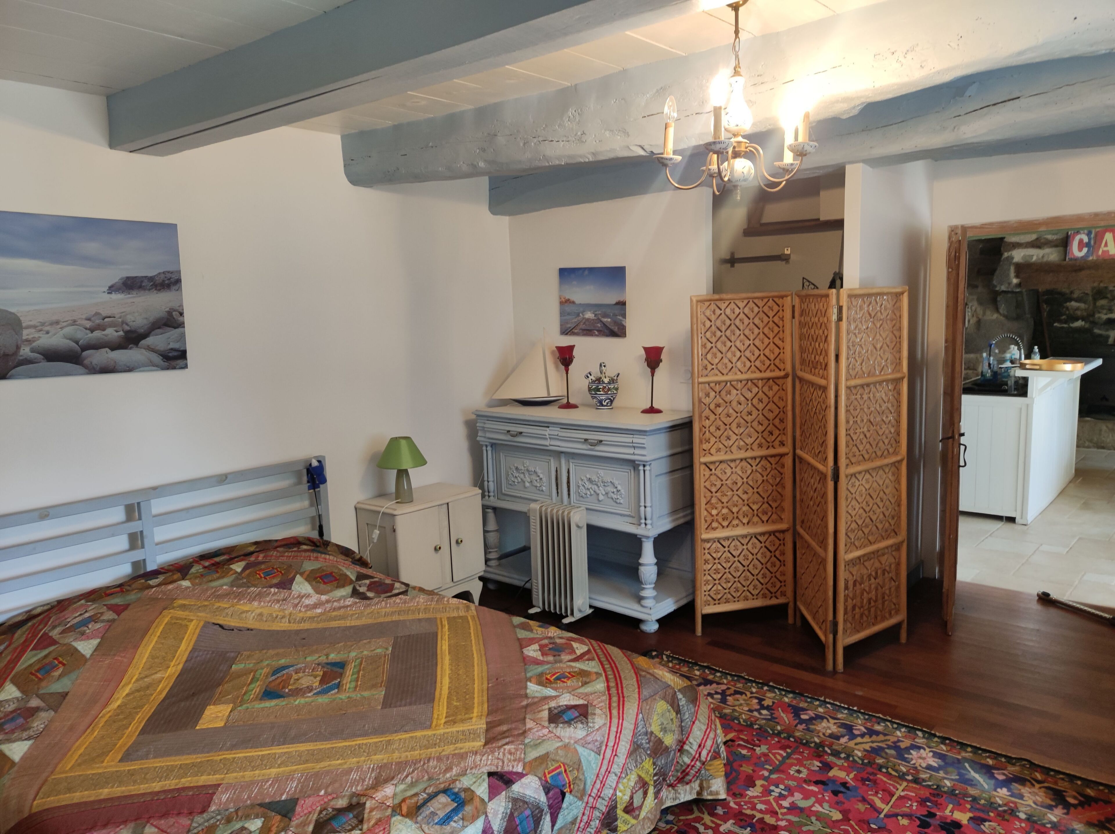 5 bedrooms, iron/ironing board, internet, bed sheets