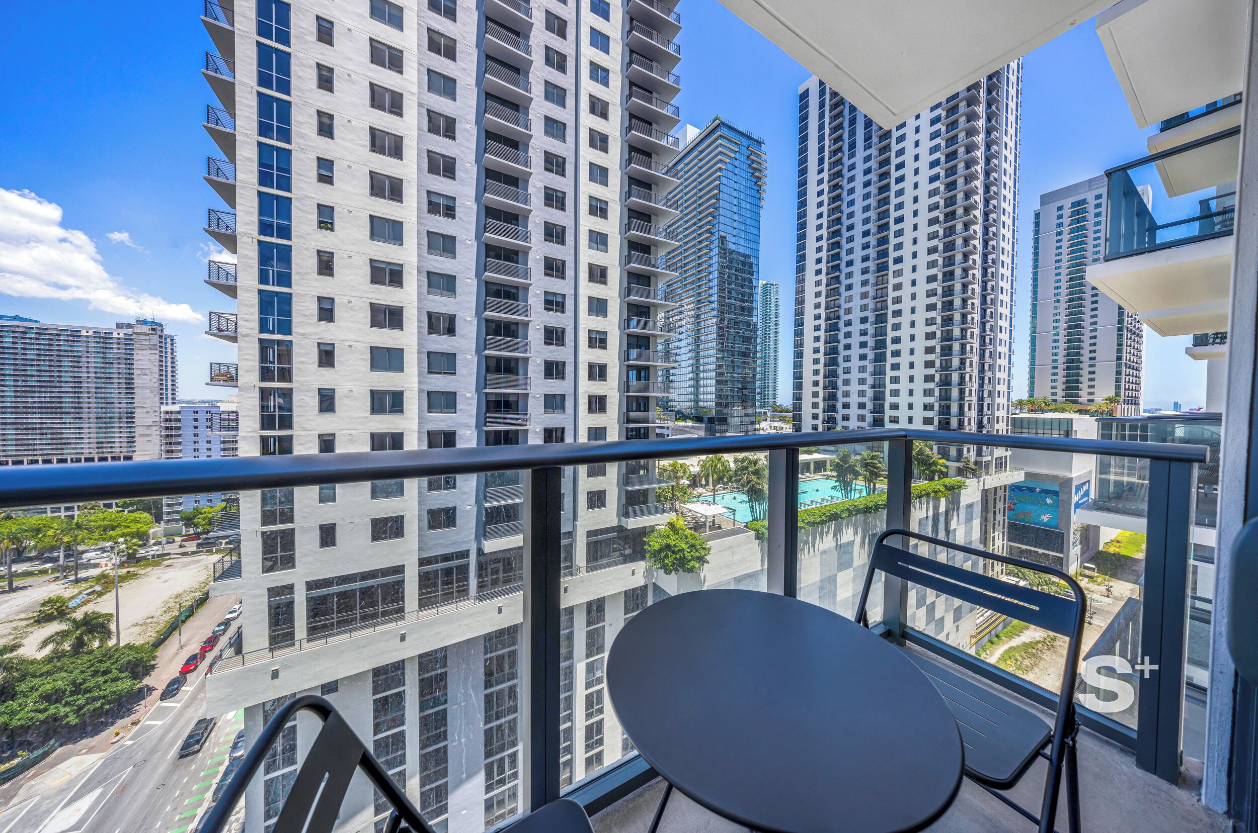 Kondominium, balkon, pemandangan kota | Tempat makan outdoor