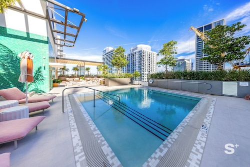 Skyline Views 1BR in - Rooftop pool