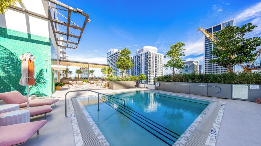 Skyline Views 1BR in - Rooftop pool
