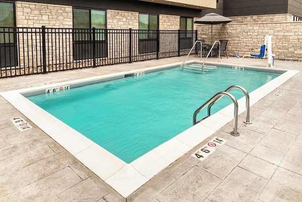 Pool - Fairfield by Marriott Inn & Suites Norwalk (Norwalk)