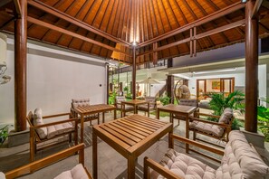 Tempat makan luar