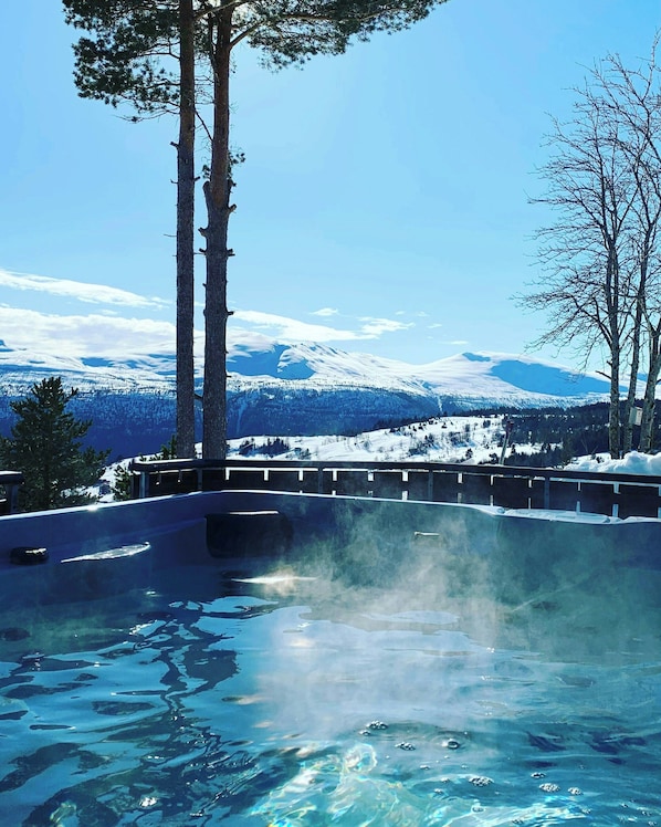 Pool - Countryside cabin with jacuzzi near Stryn (Blaksæter)