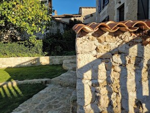 Property grounds - House and playful barn (SAINT LAURENT DE JOURDES)