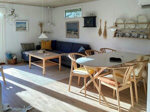 Dining - Family house with large garden near Ebeltoft (Ebeltoft)