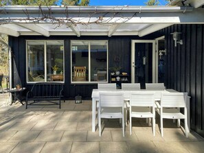 Outdoor dining - Family house with large garden near Ebeltoft (Ebeltoft)