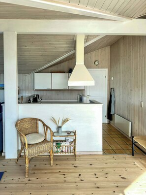Interior - Bright holiday home close to sea near Blokhus (Blokhus)