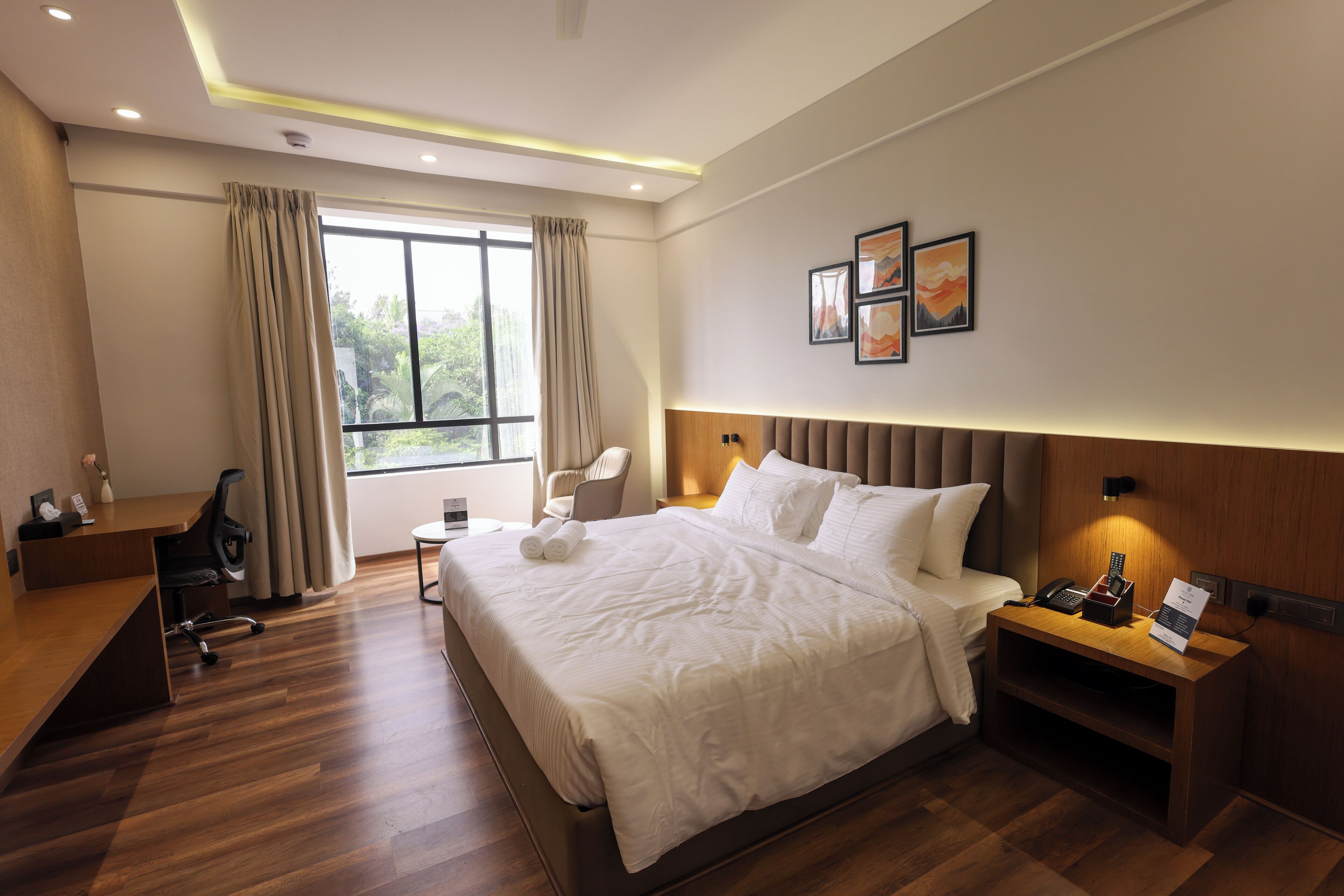 Quarto superior, 1 cama King | Camas com colchões de espuma com sistema de memória, frigobar