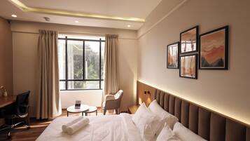 Superior Room, 1 King Bed | Memory foam beds, minibar, desk, laptop workspace