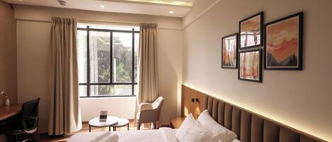 Superior Room, 1 King Bed | Memory foam beds, minibar, desk, laptop workspace