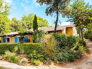 Cottage | Exterior - Family Maisonette in Provence (Les Mathes)