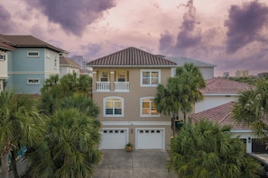 5BR + Community Pool + Balconies | Walk to Beach | Spyglass by ...