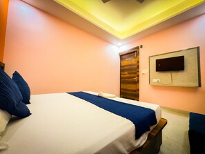 Deluxe Room | Free WiFi - Maa Durga Dham (Vrindavan)