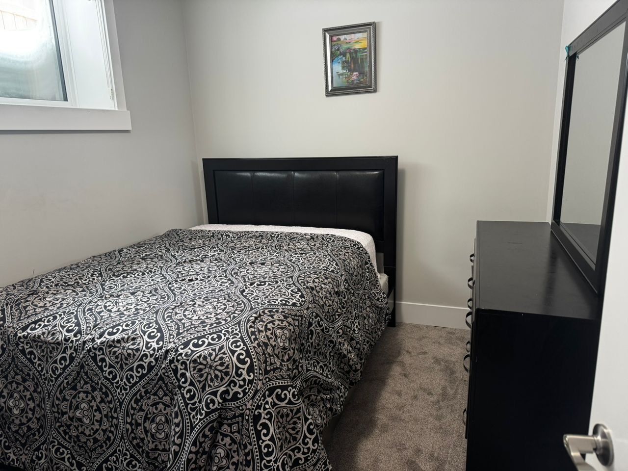 2 bedrooms, iron/ironing board, internet