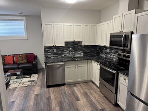 Refrigerador, microondas, horno, placa de cocina