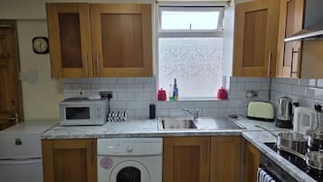 Fridge, microwave, oven, coffee/tea maker