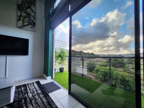 Interior - Luxurious  Green Riverside Loft apartment (Cape Town)