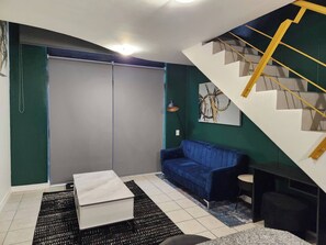 TV - Luxurious  Green Riverside Loft apartment (Cape Town)