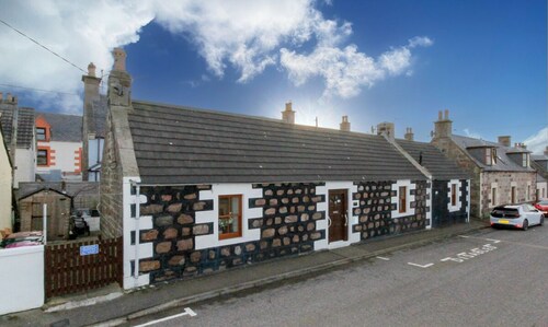 Spacious 3 Bedroom House with outdoor patio area for outdoor dining and WIFI