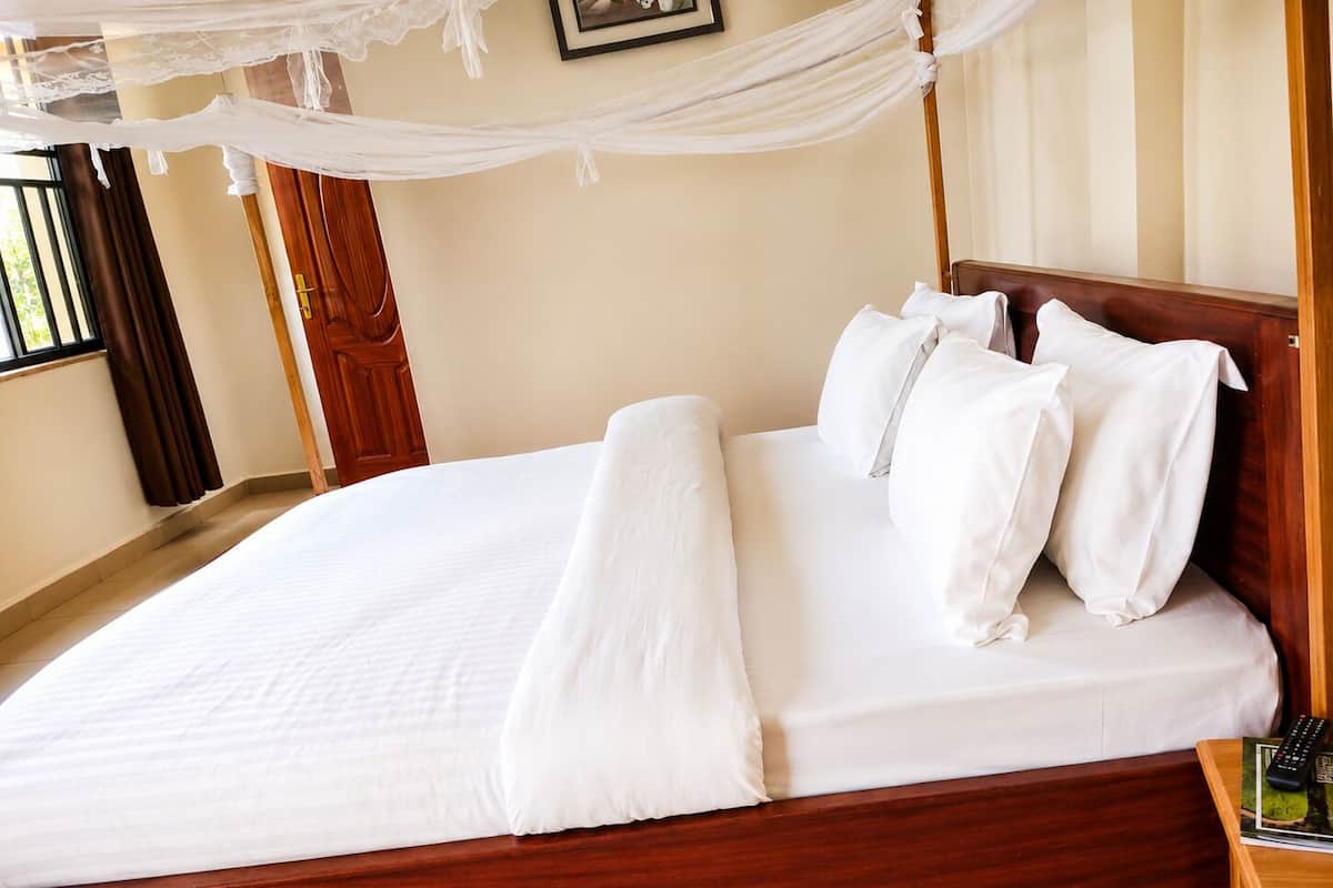 Single Room, Balcony, Garden View | In-room safe, desk, laptop workspace, blackout drapes