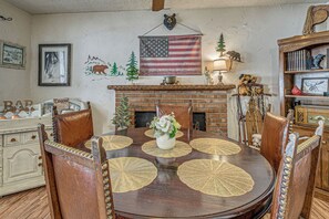 Dining - Walk to Dtwn Cloudcroft! Cozy Mtn Cabin w/ Hot Tub (Cloudcroft)
