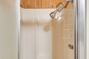 Bathroom - Walk to Beach! Lakeside Family Cabin in Ludington (Ludington)