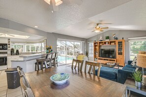 Dining - Walk to Port Charlotte Beach Park! Canal-Front Gem (Port Charlotte)