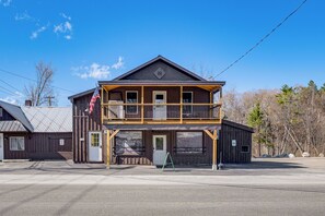 Exterior - Lake Days, Trails & More! Updated Apt in Mineville (Mineville)