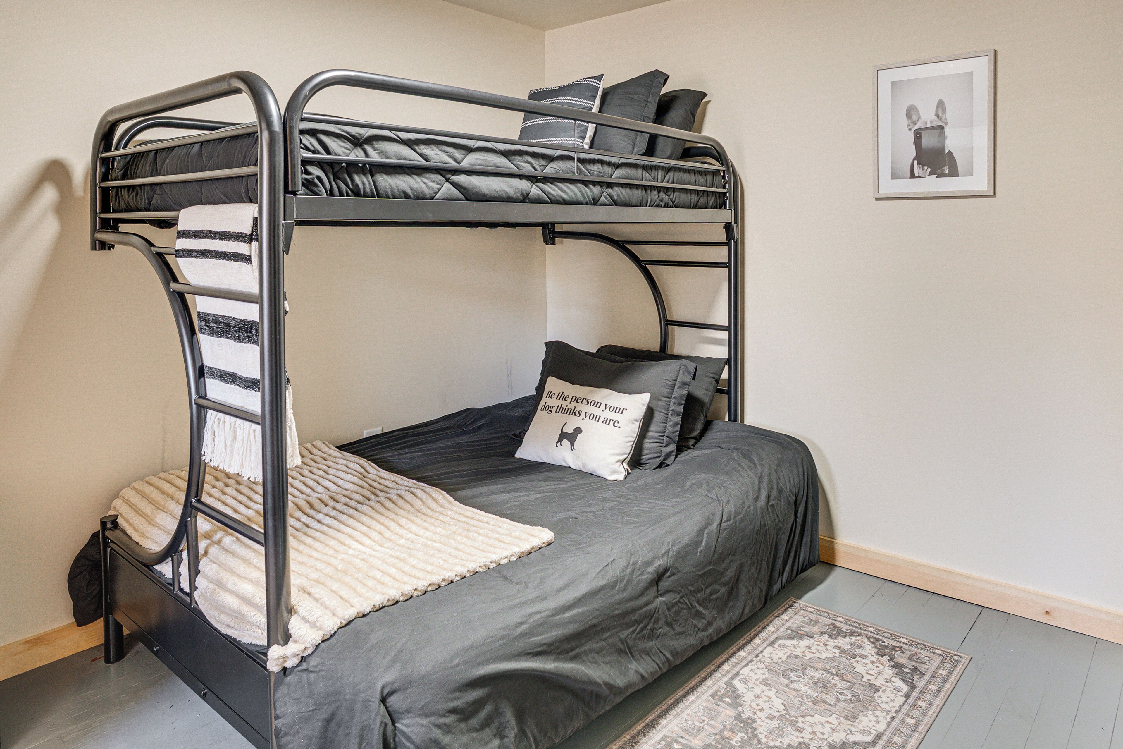 Iron/ironing board, Internet, bed sheets