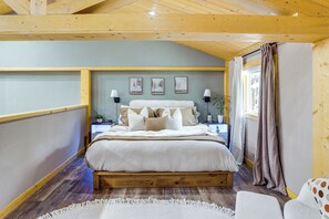 Iron/ironing board, travel cot, Internet, bed sheets - Barndo on 5 Acres Near Sunriver/Deschutes River (Bend)