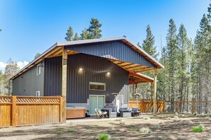 Exterior - Barndo on 5 Acres Near Sunriver/Deschutes River (Bend)