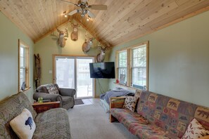 TV - Torch River Cabin Retreat: Relax on the Water! (Rapid City)