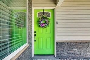Exterior detail - 2 Mi to Stadiums & UT Arlington! Stylish Home (Arlington)