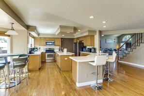 Fridge, microwave, stovetop, dishwasher - Hot Tub + Patio: Group-Friendly Denver Oasis! (Denver)