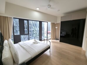 In-room safe, desk, blackout drapes, soundproofing - Star Luxury Suites KL (Kuala Lumpur)