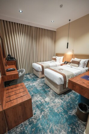 In-room safe, soundproofing, iron/ironing board, free WiFi - Aroma City Hotel  (Madinah)