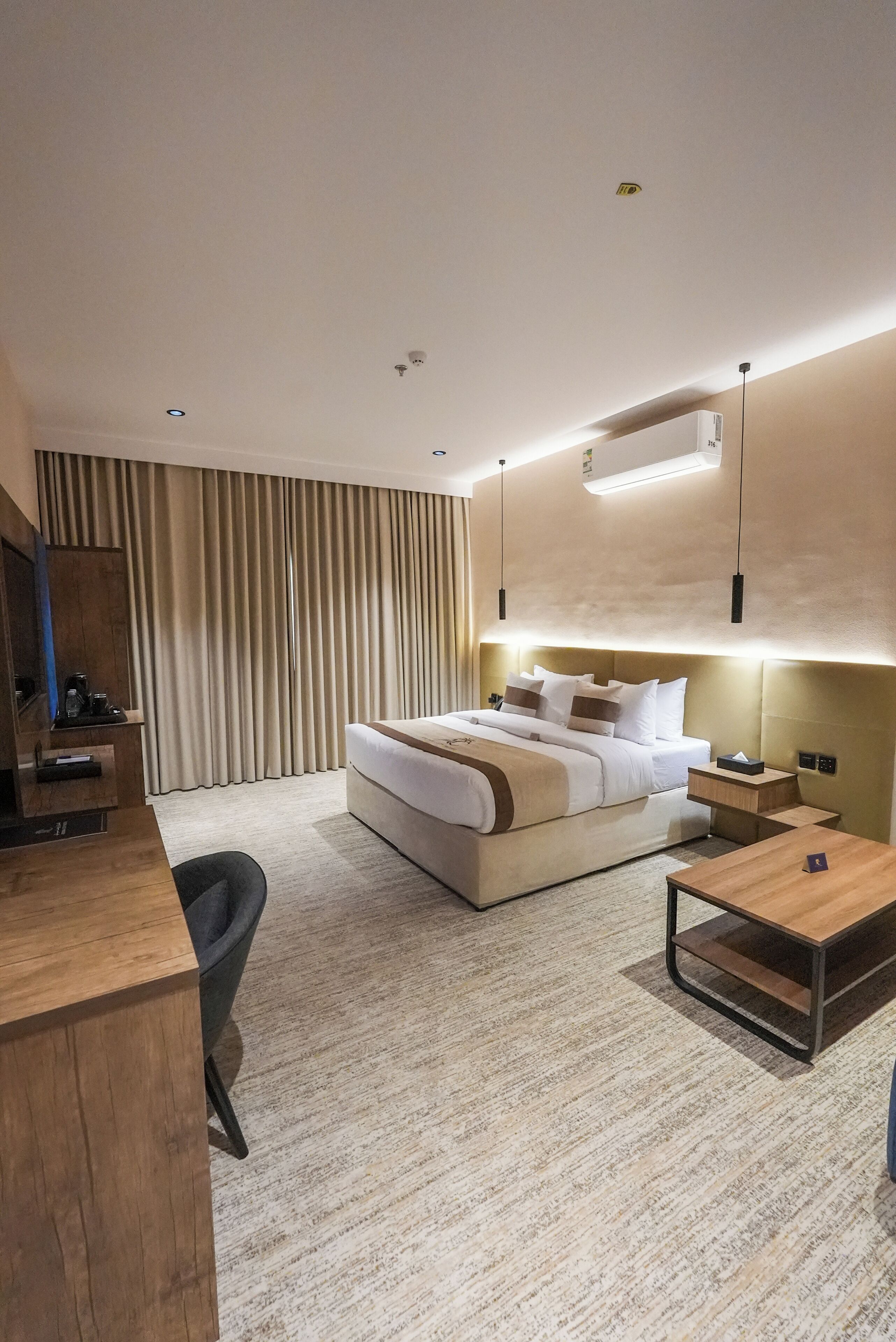 In-room safe, soundproofing, iron/ironing board, free WiFi