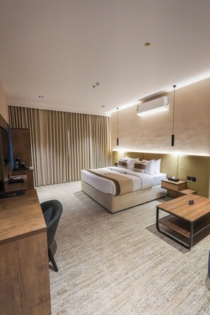 In-room safe, soundproofing, iron/ironing board, free WiFi - Aroma City Hotel  (Madinah)