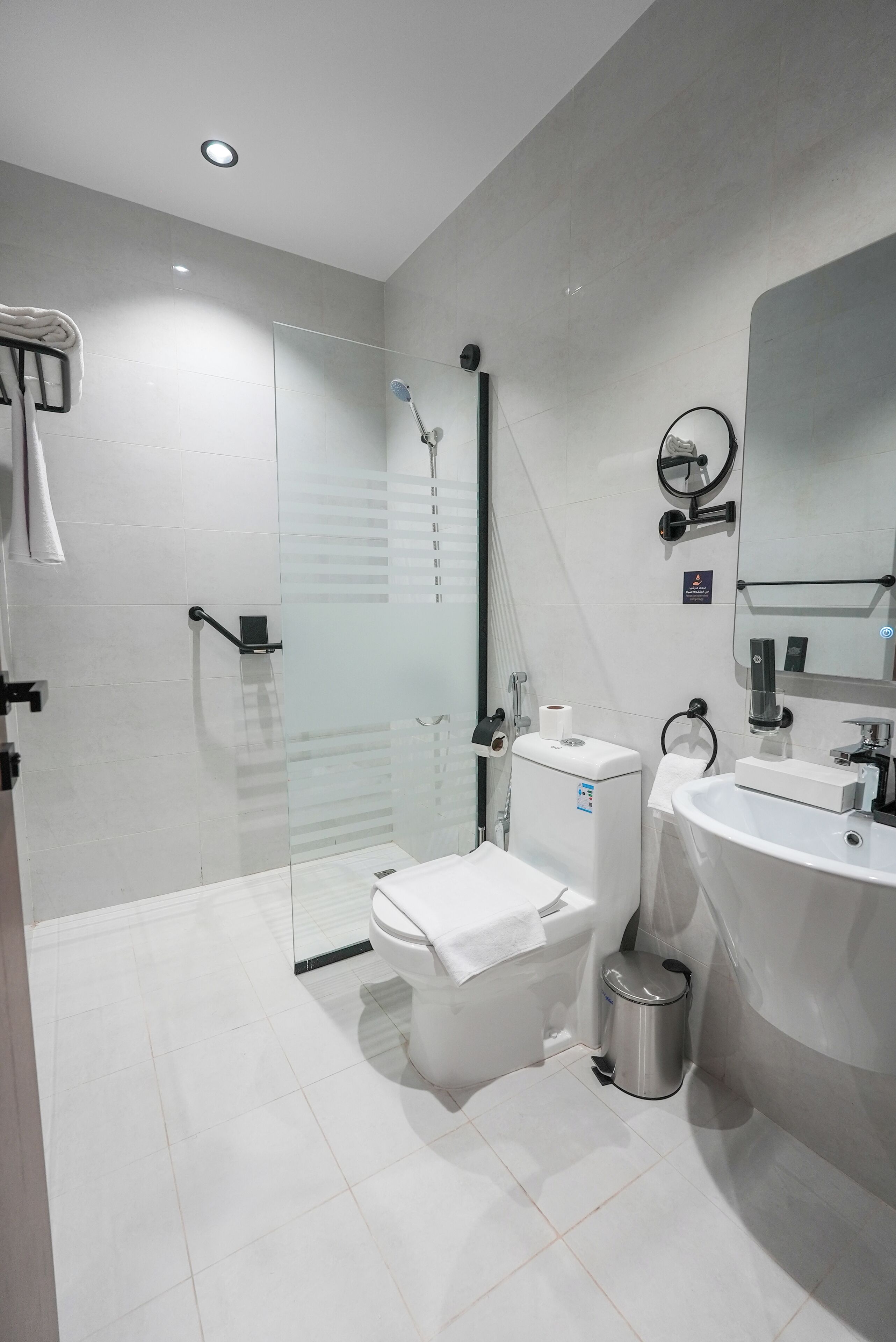 Basic Room | Bathroom