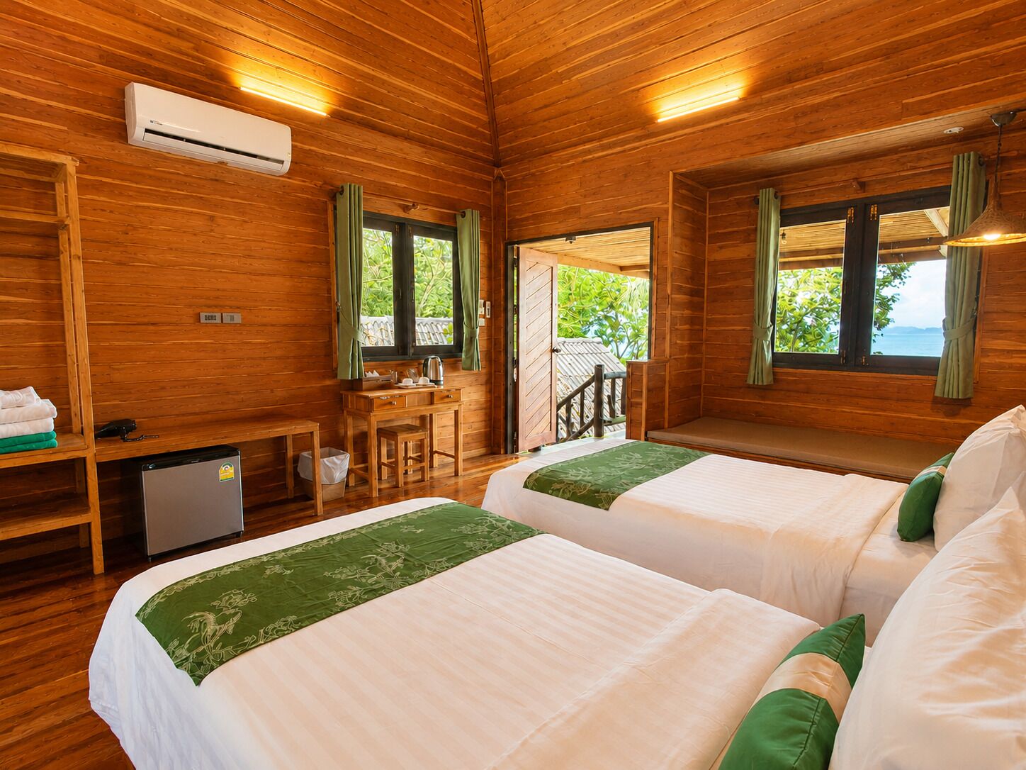 Suite, Balcony, Ocean View | Blackout drapes, WiFi (free), bed sheets