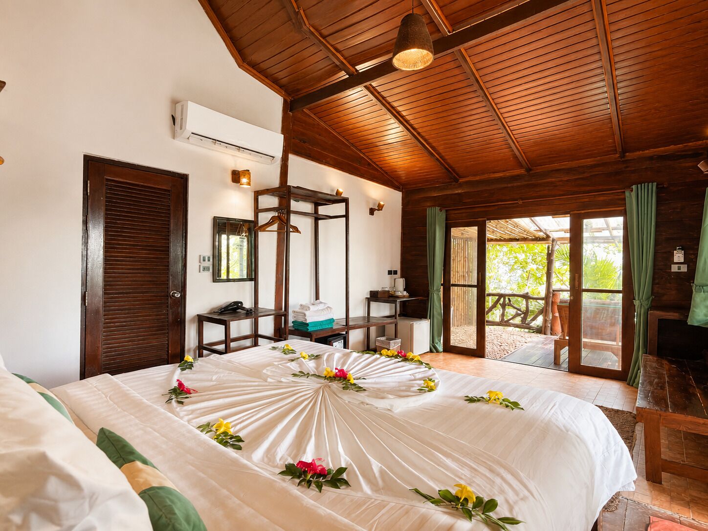 Comfort Bungalow, Balcony, Sea View | Blackout curtains, free WiFi