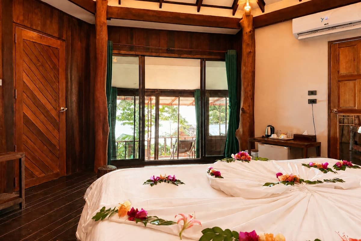 Deluxe Bungalow, Balcony, Sea View | Blackout curtains, free WiFi